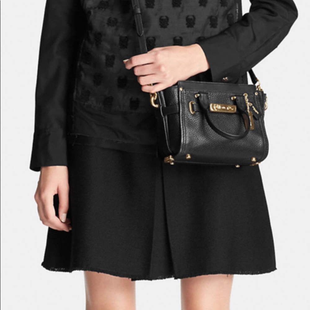 COACH Swagger 15 in Black Pebble Leather